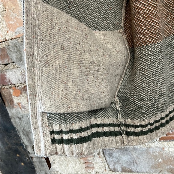 NWT Pendleton Salmon Falls Lambswool Cardigan
Zip up Size Small woolen mills - Picture 15 of 16